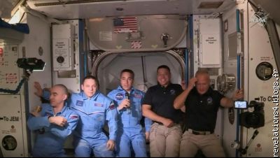 01/06/20, les 5 astronautes posent ensemble pour la photo de presse